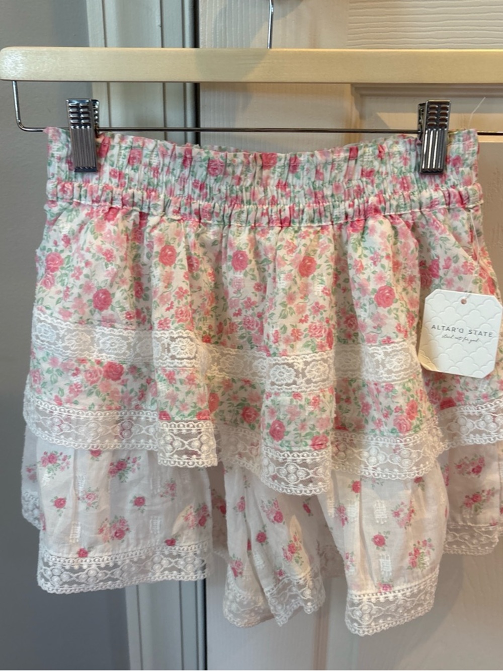 Altar’d State Floral Lace Mini Skirt Coquette Fairycore NWT Size XS Cottagecore - Picture 2 of 5
